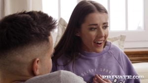 Brazzers yapımı kanlı kızlık bozma pornosu