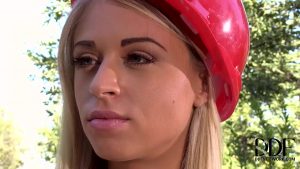 Manken gibi fizikli travestinin ifşa pornosu