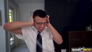 Genç kızın acı dolu pornosu